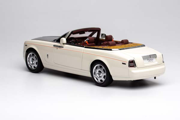 ROLLS-ROYCE PHANTOM DROPHEAD COUPE-CONVERTIBLE 2017 WHITE / РОЛЛС-РОЙС ФАНТОМ КУПЕ-КАБРИОЛЕТ БЕЛЫЙ — фото 7