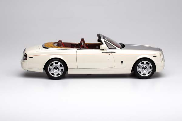 ROLLS-ROYCE PHANTOM DROPHEAD COUPE-CONVERTIBLE 2017 WHITE / РОЛЛС-РОЙС ФАНТОМ КУПЕ-КАБРИОЛЕТ БЕЛЫЙ — фото 10