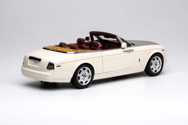 ROLLS-ROYCE PHANTOM DROPHEAD COUPE-CONVERTIBLE 2017 WHITE / РОЛЛС-РОЙС ФАНТОМ КУПЕ-КАБРИОЛЕТ БЕЛЫЙ — фото 2