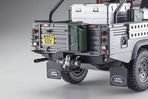 LAND ROVER DEFENDER FROM THE MOVIE LARA CROFT TOMB RAIDER GRAY — фото 6