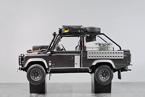 LAND ROVER DEFENDER FROM THE MOVIE LARA CROFT TOMB RAIDER GRAY — фото 8