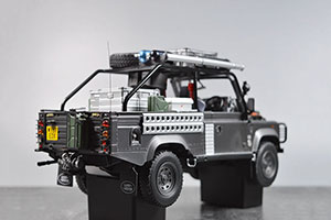 LAND ROVER DEFENDER FROM THE MOVIE LARA CROFT TOMB RAIDER GRAY — фото 9