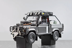 LAND ROVER DEFENDER FROM THE MOVIE LARA CROFT TOMB RAIDER GRAY — фото 10