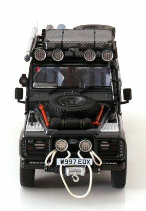 LAND ROVER DEFENDER TOMB RAIDER LARA CROFT 2001 GREY SILVER — фото 4