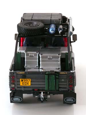 LAND ROVER DEFENDER TOMB RAIDER LARA CROFT 2001 GREY SILVER — фото 5