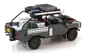 LAND ROVER DEFENDER TOMB RAIDER LARA CROFT 2001 GREY SILVER — фото 2