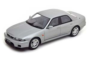 NISSAN SKYLINE GT-R SILBER