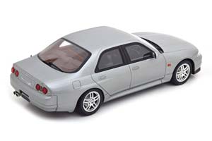 NISSAN SKYLINE GT-R SILBER — фото 2