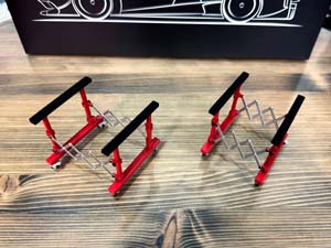 MODELS PAGANI HUAYRA R HOOD HOLDER RED / MODELS ПАГАНИ УАЙРА R ДЕРЖАТЕЛЬ КАПОТА КРАСНЫЙ — фото 4