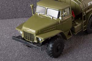 УРАЛЬСКИЙ ГРУЗОВИК БЕНЗОВОЗ ТЗ-5-375 (ЛЕГЕНДАРНЫЕ ГРУЗОВИКИ СССР #10) — фото 6