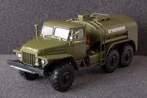 УРАЛЬСКИЙ ГРУЗОВИК БЕНЗОВОЗ ТЗ-5-375 (ЛЕГЕНДАРНЫЕ ГРУЗОВИКИ СССР #10) — фото 7