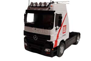 MERCEDES ACTROS OIL TANK 2022 LUKOIL RED/WHITE / МОДЕЛЬ ГРУЗОВИКА МЕРСЕДЕС АКТРОС БЕНЗОВОЗ ЛУКОЙЛ 2022 КРАСНО-БЕЛЫЙ — фото 3