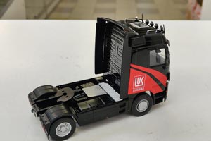 MERCEDES ACTROS OIL TANK 2023 LUKOIL RED/BLACK / МЕРСЕДЕС АКТРОС БЕНЗОВОЗ ЛУКОЙЛ 2023 КРАСНО-ЧЕРНЫЙ — фото 4