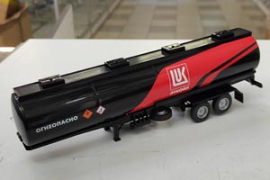 MERCEDES ACTROS OIL TANK 2023 LUKOIL RED/BLACK / МЕРСЕДЕС АКТРОС БЕНЗОВОЗ ЛУКОЙЛ 2023 КРАСНО-ЧЕРНЫЙ — фото 7