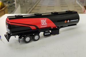 MERCEDES ACTROS OIL TANK 2023 LUKOIL RED/BLACK / МЕРСЕДЕС АКТРОС БЕНЗОВОЗ ЛУКОЙЛ 2023 КРАСНО-ЧЕРНЫЙ — фото 8