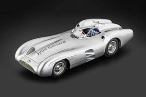 MERCEDES W196R HANS HERRMANN SIGNATURE 1954 SILVER LIMITED EDITION 300 PCS — фото 1