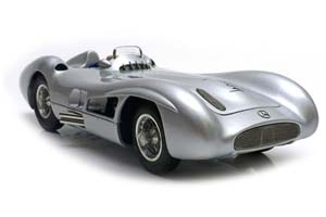 MERCEDES W196R HANS HERRMANN SIGNATURE 1954 SILVER LIMITED EDITION 300 PCS — фото 2