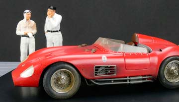 MASERATI 300S DIRTY HERO 1955 RED INCLUDING ENGINE 2 FIGURINES MINIATURE AWARD AND EXCLUSIVE SHOWCASE CMC BUNDLE LIMITED EDITION 1000 PCS. — фото 3