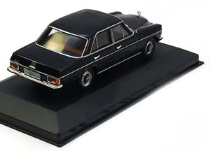 MERCEDES 200/8 W114/115 SALOON 1968 DARKBLUE — фото 2
