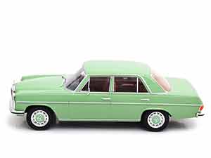 MERCEDES W115 220 D 1972 LIGHT GREEN — фото 3