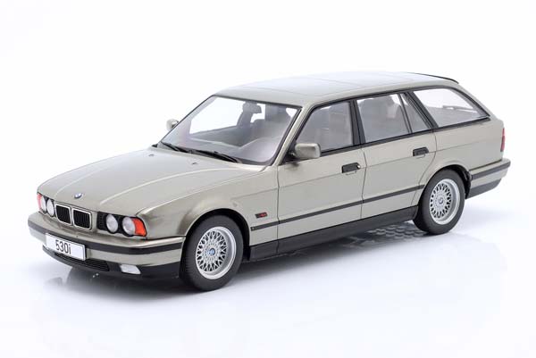 BMW 5ER SERIE E34 TOURING LIGHT GREY METALLIC