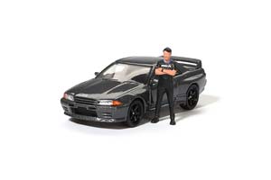 NISSAN GT-R (R32) NISMO С ФИГУРКОЙ ЦУГИО МАЦУДА 1992 (NISMO GUNMETAL) / НИССАН ГТ-Р R32 НИСМО ГУНМЕТАЛ СЕРЫЙ