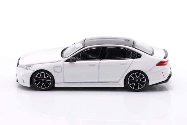 BMW M5 (G90) YEAR 2025 ALPINE WHITE / БМВ M5 G90 АЛЬПИЙСКИЙ БЕЛЫЙ — фото 4