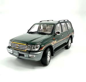 TOYOTA LAND CRUISER 100 GREEN 1/18 DEALER MODEL