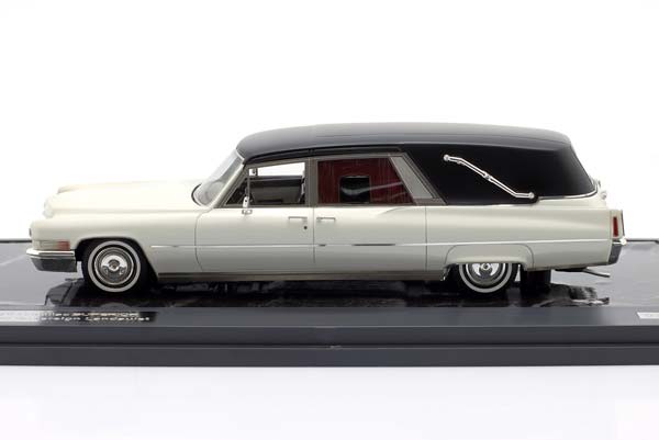 CADILLAC SUPERIOR CROWN SOVEREIGN LANDAULET FUNERAL CAR 1970 BLACK / WHITE / КАДИЛЛАК СУПЕРИОР КРОВН СОВЕРЕЙГН ЛАНДАУЛЕТ ФУНЕРАЛ АВТОМОБИЛЬ ЧЕРНЫЙ БЕЛЫЙ — фото 4