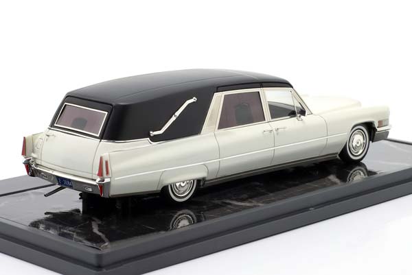 CADILLAC SUPERIOR CROWN SOVEREIGN LANDAULET FUNERAL CAR 1970 BLACK / WHITE / КАДИЛЛАК СУПЕРИОР КРОВН СОВЕРЕЙГН ЛАНДАУЛЕТ ФУНЕРАЛ АВТОМОБИЛЬ ЧЕРНЫЙ БЕЛЫЙ — фото 2