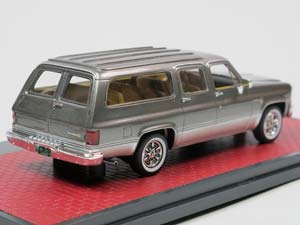 CHEVROLET SUBURBAN 1981, GREY/SILVER — фото 3