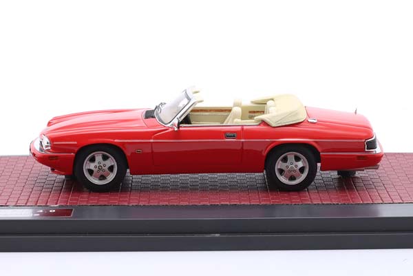 JAGUAR XJS 4.0 CELEBRATION OPEN CONVERTIBLE 1995-1996 RED / ЯГУАР КСДЖС 4 КЕЛЕБРАТИОН КАБРИОЛЕТ С ОТКРЫТЫМ ВЕРХОМ КРАСНЫЙ — фото 4