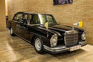 MERCEDES-BENZ 300SEL W109 LANDAULETTE ЗАКРЫТЫЙ VATICAN CITY 1967 ЧЕРНЫЙ — фото 6