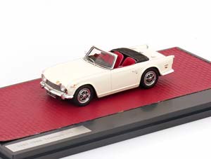 TRIUMPH TR5 PI ROADSTER 1967-1968 CREME-WHITE