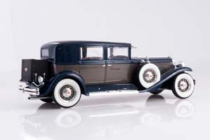 DUESENBERG MODEL J WILLOUGHBY BERLINE 1934 BLACK/SILVER / ДЮЗЕНБЕРГ МОДЕЛЬ J УИЛЛОУБИ БЕРЛИН 1934 ЧЕРНЫЙ/СЕРЕБРИСТЫЙ — фото 2