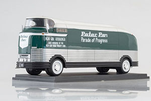 GM FUTURLINER DARK GREEN/WHITE PARADE OF PROGRESS WITHOUT SHOWCASE — фото 3
