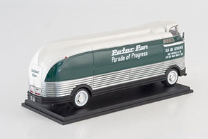 GM FUTURLINER DARK GREEN/WHITE PARADE OF PROGRESS WITHOUT SHOWCASE — фото 2