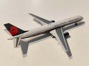 BOEING B 757-200 BRITISH AIRWAYS G-BIKC "PAUSE TO REMEMBER" LIMITED 70/100 (ДЛИНА 11,83 см) — фото 2