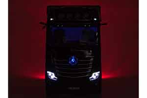 MERCEDES-BENZ ACTROS GIGASPACE 4X2 СЕДЕЛЬНЫЙ ТЯГАЧ, (С РАБОТАЮЩИМ СВЕТОМ) ЧЕРНЫЙ С РИСУНКОМ МЕРСЕДЕС — фото 4