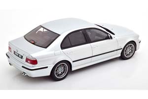 BMW M5 E39 5-SERIES WITH GRAY INTERIOR 2002 SILVER LIMITED EDITION 3000 PCS. — фото 2