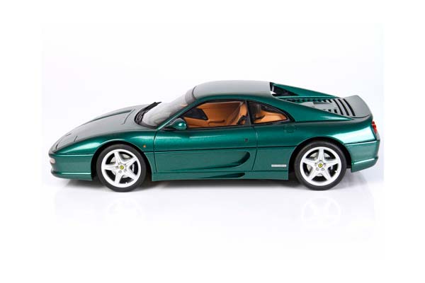 FERRARI F355 BERLINETTA 1994 MANUAL GEAR VERDE PINO METALLIC - BEIGE INTERIOR / ФЕРРАРИ Ф355 БЕРЛИНЕТТА 1994 МЕХАНИКА ПИНО МЕТАЛЛИК 1:18 ЗЕЛЕНЫЙ — фото 5