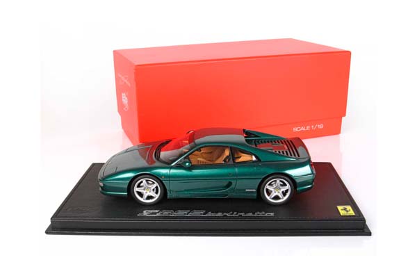 FERRARI F355 BERLINETTA 1994 MANUAL GEAR VERDE PINO METALLIC - BEIGE INTERIOR / ФЕРРАРИ Ф355 БЕРЛИНЕТТА 1994 МЕХАНИКА ПИНО МЕТАЛЛИК 1:18 ЗЕЛЕНЫЙ — фото 7