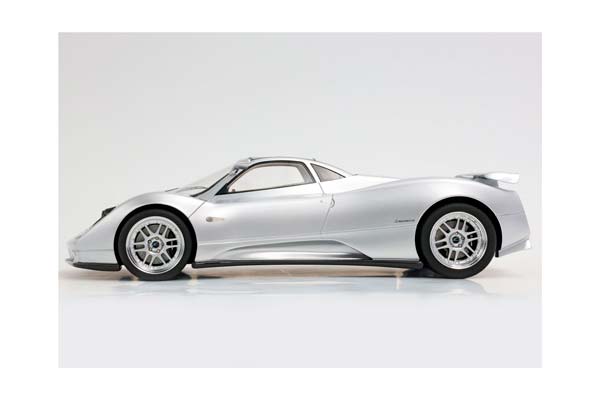 PAGANI ZONDA C12 001 1999 SILVER 20TH ANNIVERSARY RESTORATION / ПАГАНИ ЗОНДА К12 001 1999 20ТХ АННИВЕРСАРИ РЕСТОРАТИОН 1:18 СЕРЕБРИСТЫЙ — фото 5