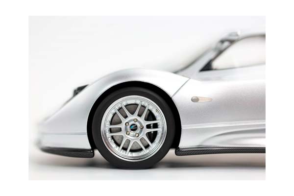 PAGANI ZONDA C12 001 1999 SILVER 20TH ANNIVERSARY RESTORATION / ПАГАНИ ЗОНДА К12 001 1999 20ТХ АННИВЕРСАРИ РЕСТОРАТИОН 1:18 СЕРЕБРИСТЫЙ — фото 6