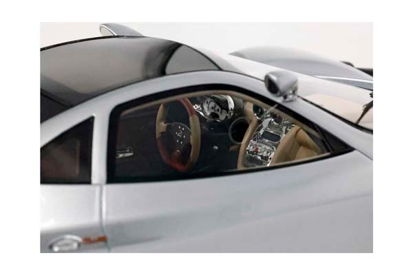 PAGANI ZONDA C12 001 1999 SILVER 20TH ANNIVERSARY RESTORATION / ПАГАНИ ЗОНДА К12 001 1999 20ТХ АННИВЕРСАРИ РЕСТОРАТИОН 1:18 СЕРЕБРИСТЫЙ — фото 8