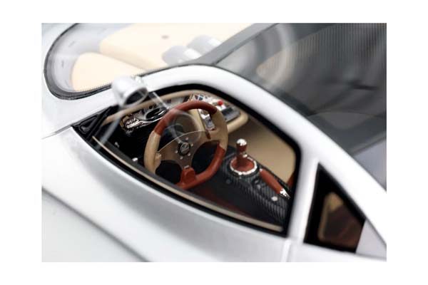 PAGANI ZONDA C12 001 1999 SILVER 20TH ANNIVERSARY RESTORATION / ПАГАНИ ЗОНДА К12 001 1999 20ТХ АННИВЕРСАРИ РЕСТОРАТИОН 1:18 СЕРЕБРИСТЫЙ — фото 9