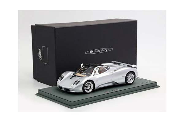 PAGANI ZONDA C12 001 1999 SILVER 20TH ANNIVERSARY RESTORATION / ПАГАНИ ЗОНДА К12 001 1999 20ТХ АННИВЕРСАРИ РЕСТОРАТИОН 1:18 СЕРЕБРИСТЫЙ — фото 10