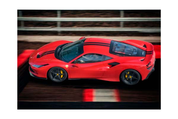 FERRARI F8 TRIBUTO ROSSO CORSA AND BLACK STRIPES / ФЕРРАРИ Ф8 ТРИБУТО ПОЛОСЫ 1:18 КРАСНЫЙ