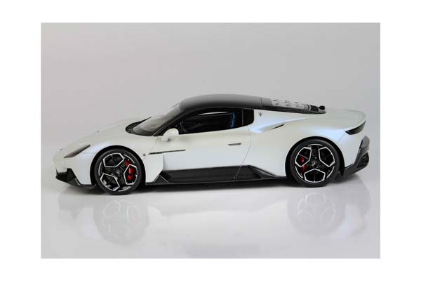 MASERATI MC20 BIANCO AUDACE/CARBON ROOF / МАЗЕРАТИ МС20 АУДАКЕ КАРБОН РООФ 1:18 БЕЛЫЙ — фото 4