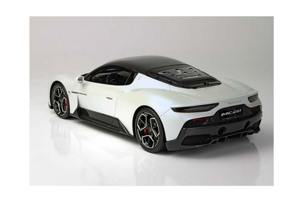 MASERATI MC20 BIANCO AUDACE/CARBON ROOF / МАЗЕРАТИ МС20 АУДАКЕ КАРБОН РООФ 1:18 БЕЛЫЙ — фото 5